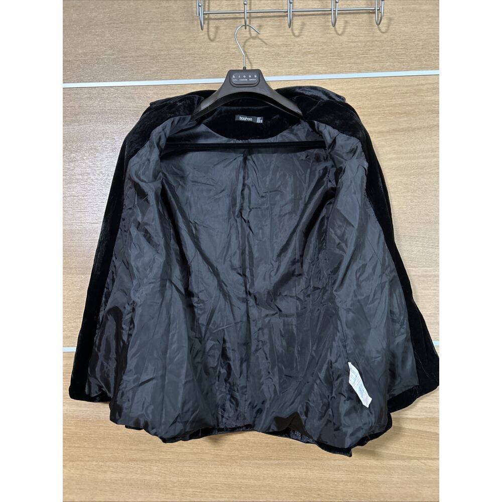 Boohoo Women’s Sz 6 Black Silky Velvet 2 Button Fully Lined Blazer lightweight - Picture 4 of 5